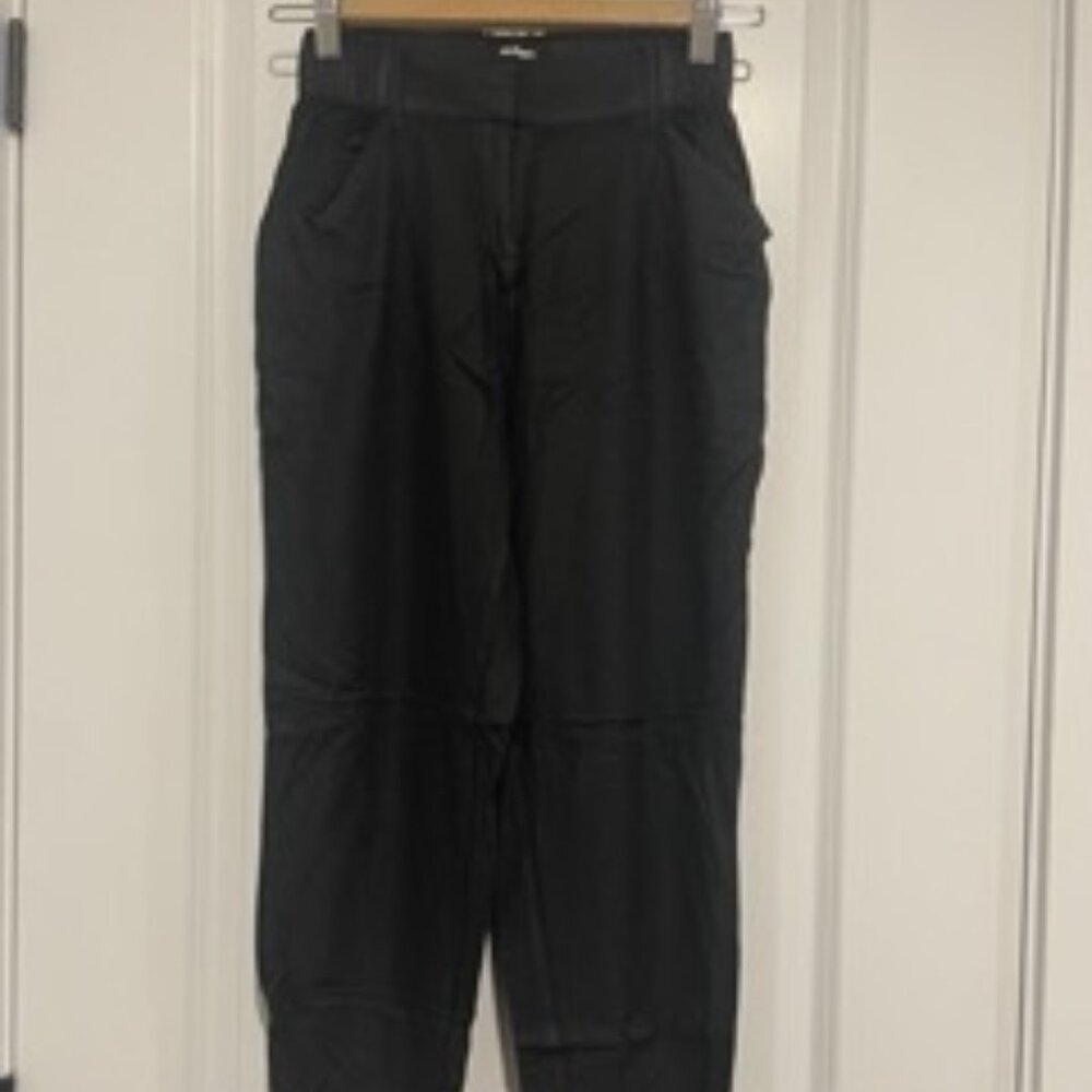 Black High-Waisted Pleated Cropped Pants